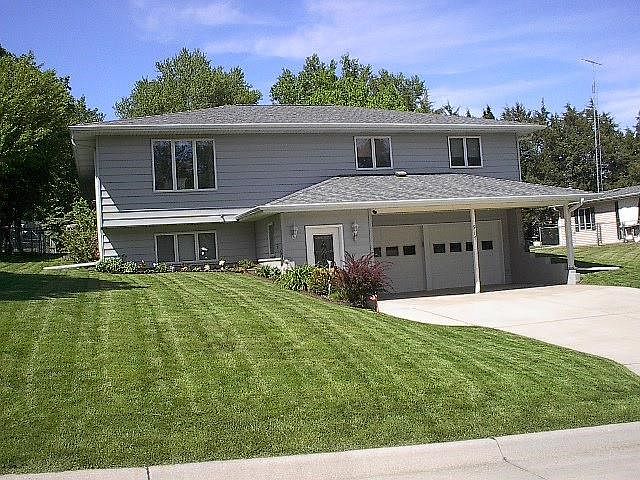 1st image of 917 W Willow St