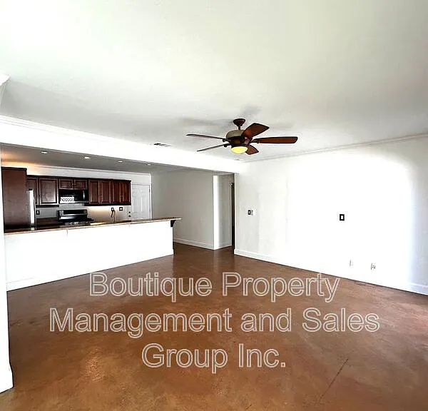 2285 Santa Ana Ave — Photo 1