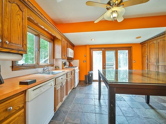 4th image of 79 Tilton Ave
