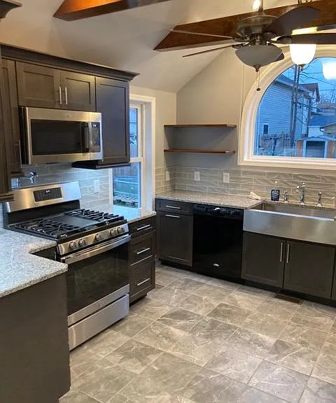 614 Warren St — Photo 5
