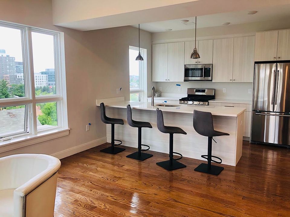 2nd image of 2 Everett Sq #307