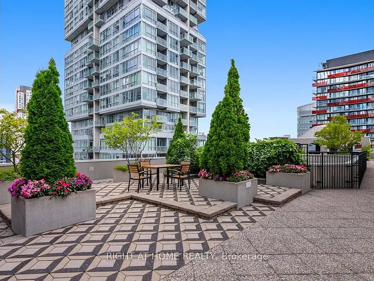 140 Simcoe St #1221 — Photo 20