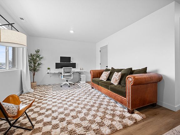 5th image of 464 E Alice Way