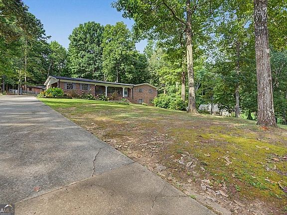 4th image of 18 Albion Dr SW