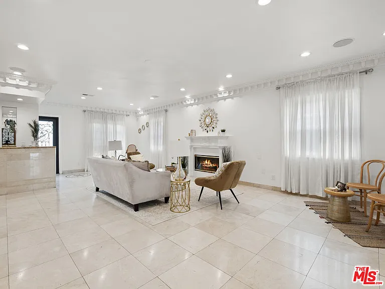 482 S Sherbourne Dr — Photo 3
