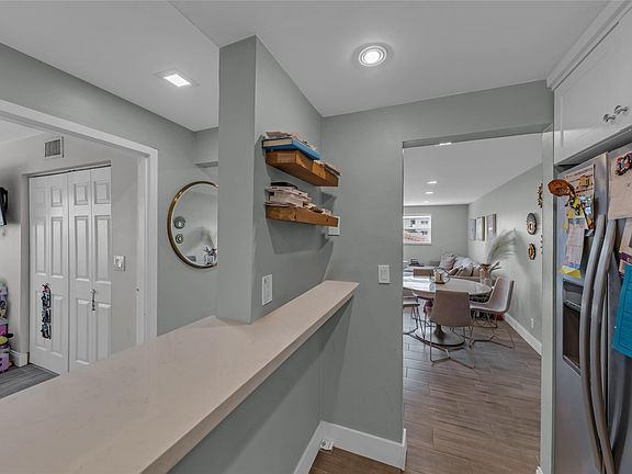 5th image of 611 NE 14th Ave APT 306