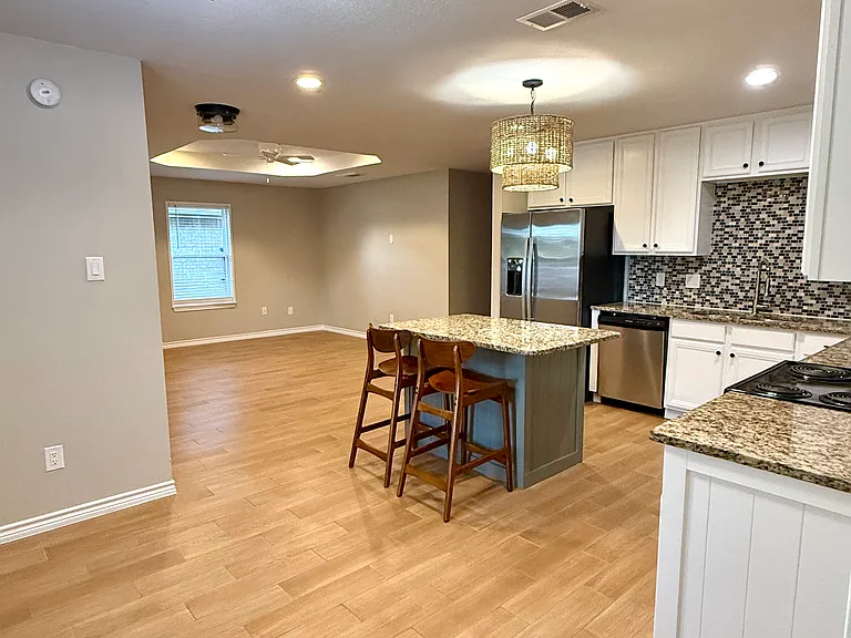 1109 E Avenue M — Photo 11