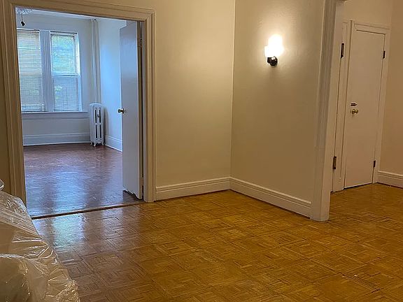 5th image of 615 Rutland Rd #1