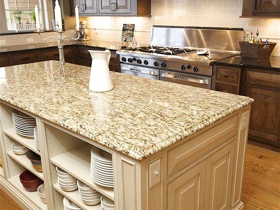 5th image of 220 Winston Ct