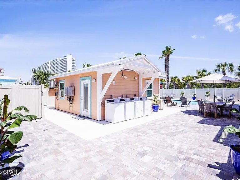 9621 Beach Blvd — Photo 2