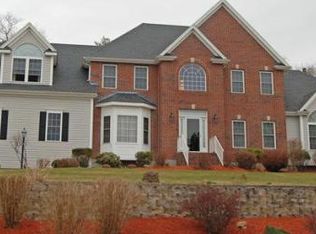 122 Fall Ln, Franklin, MA 02038