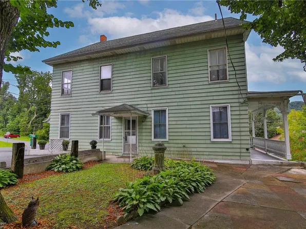 326 Blue Mountain Dr, Walnutport, PA 18088