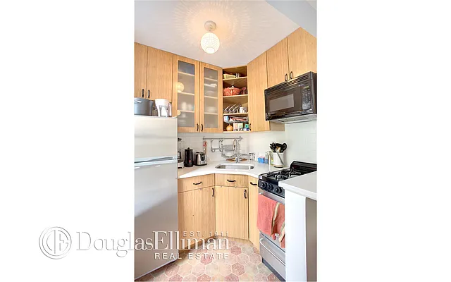 Sold by Douglas Elliman | media 4