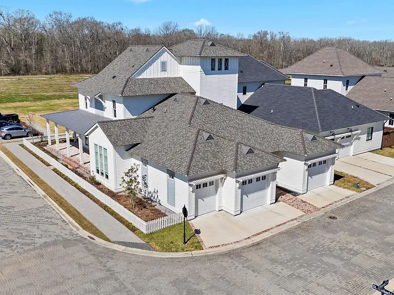 2757 Chenal Ct — Photo 2