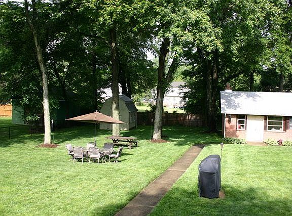 Large Backyard with storage shed and cottage/workshop