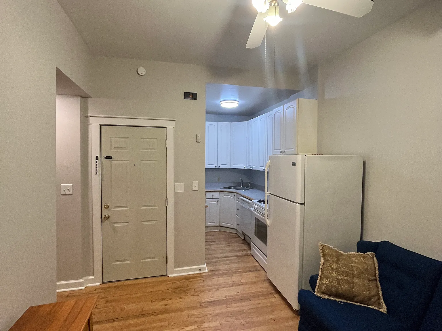 2 bed, 600 sqft, $1,600 — Photo 2
