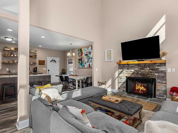 4th image of 251 Big Valley Dr