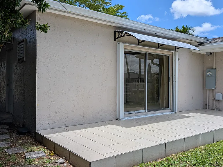 2020 SW 100th Ave #C6 — Photo 9