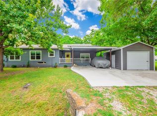 1106 Mills St, Taylor, TX 76574