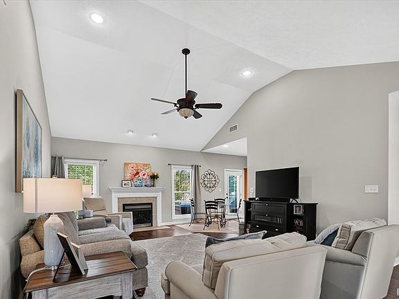 3rd image of 6041 Delk Dr