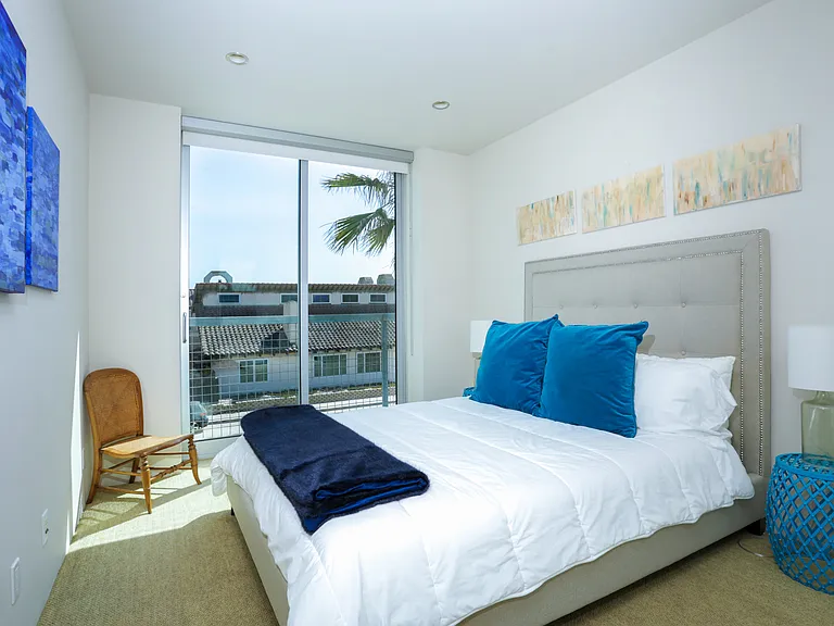 1013 Mandalay Beach Rd — Photo 14
