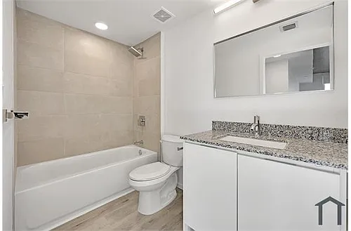 475 NE 125th St #504 Photo 1