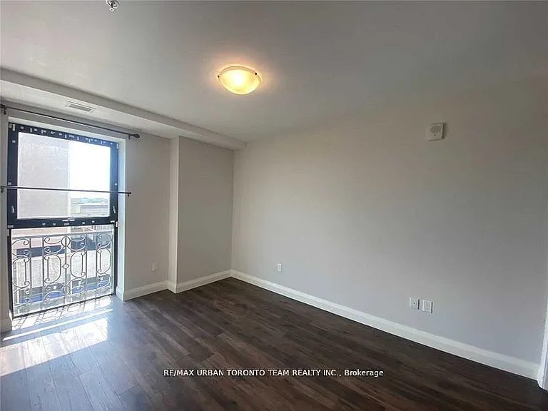 118 King St E #621 — Photo 23