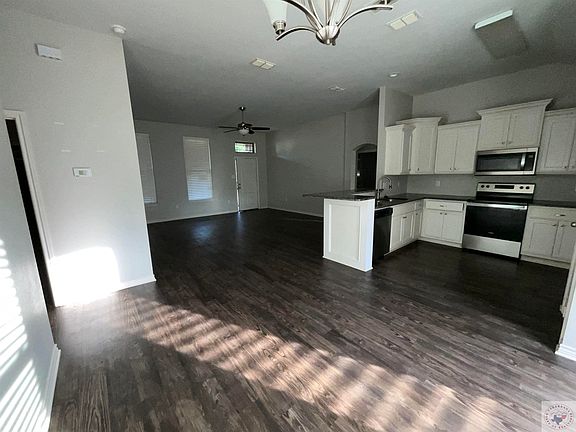 3rd image of 105 Dogwood Cir