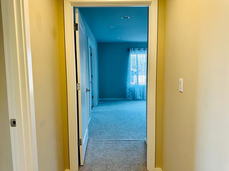2nd floor - Master Bedroom 4 - entry