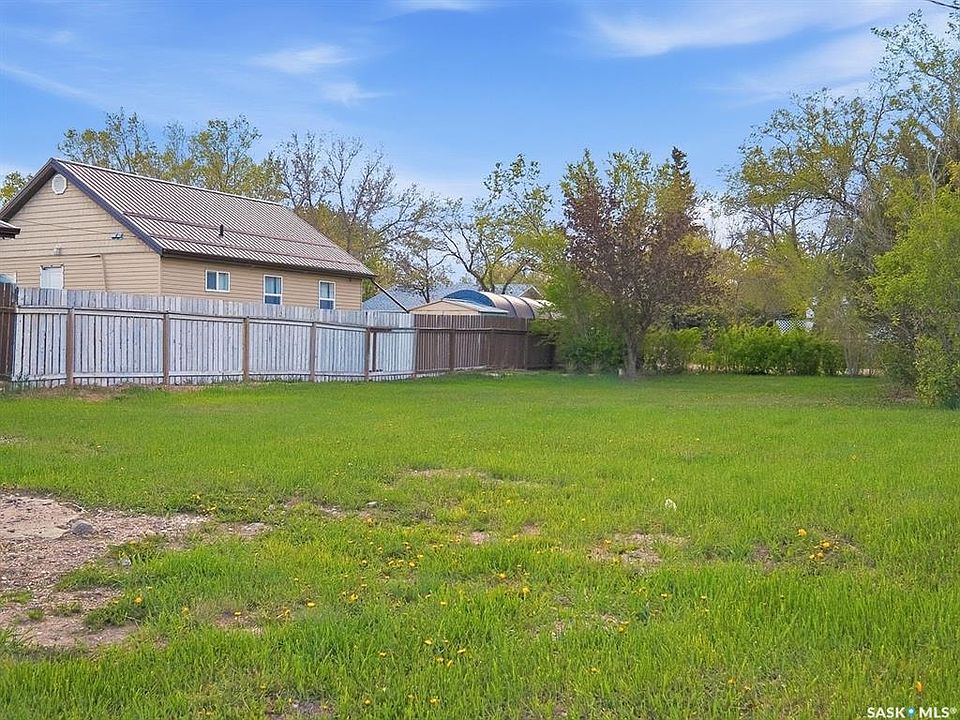 1st image of 206 1st AVENUE E