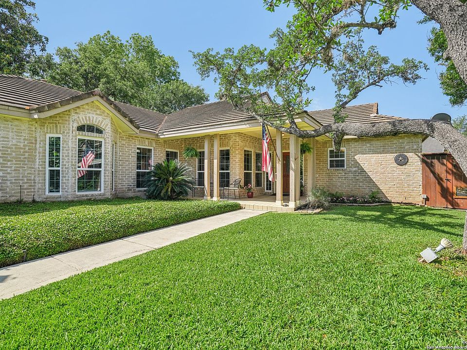 1st image of 11 Granburg Cir