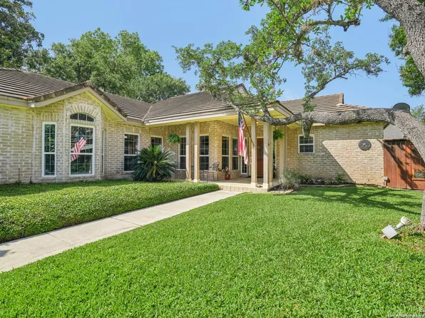 11 Granburg Cir, San Antonio, TX 78218