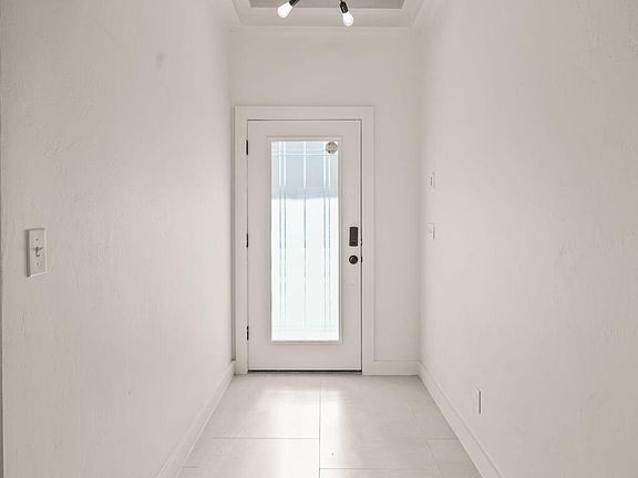 3rd image of 14669 Christian Castle Ave