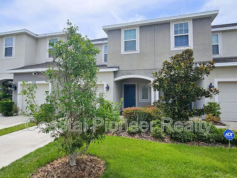 3 bed, 2.0 bath, 1400 sqft — Photo 2