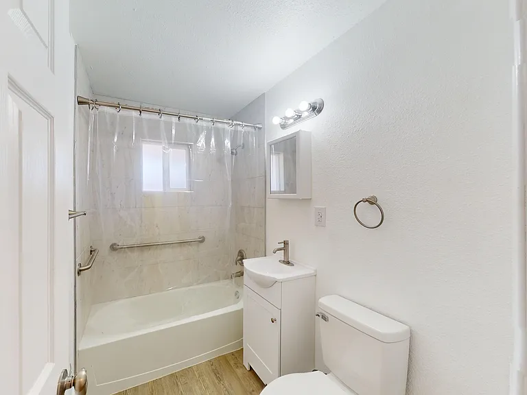 630 N 11th St #4B — Photo 6