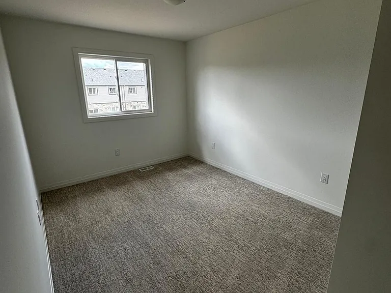 44 Samuel Ave — Photo 17