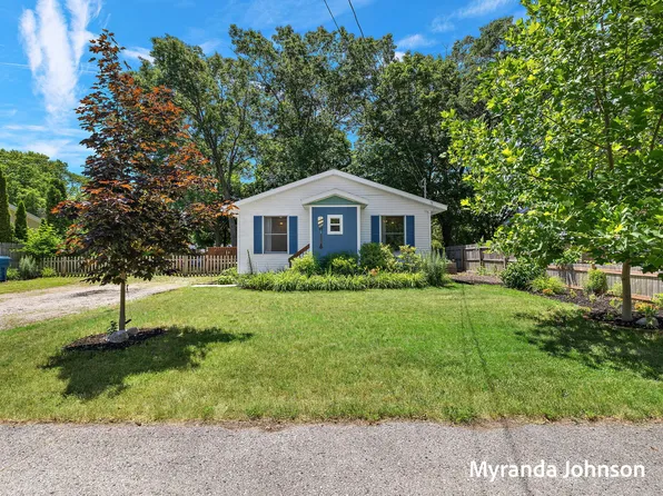 357 S Lake Ave, Spring Lake, MI 49456