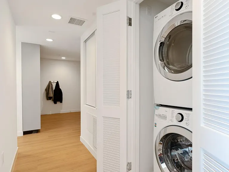 426 N Alexandria Ave — Photo 11