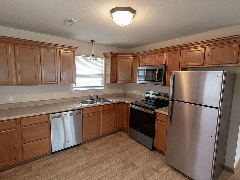 1540 Florence Dr — Photo 6