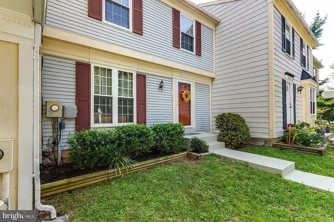 3 bed, 2.5 bath, 1406 sqft, $2,500 — Photo 2