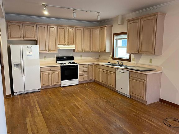 4th image of 3016 Ellwood Ave