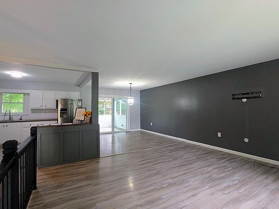 4th image of 922 Petinot Pl