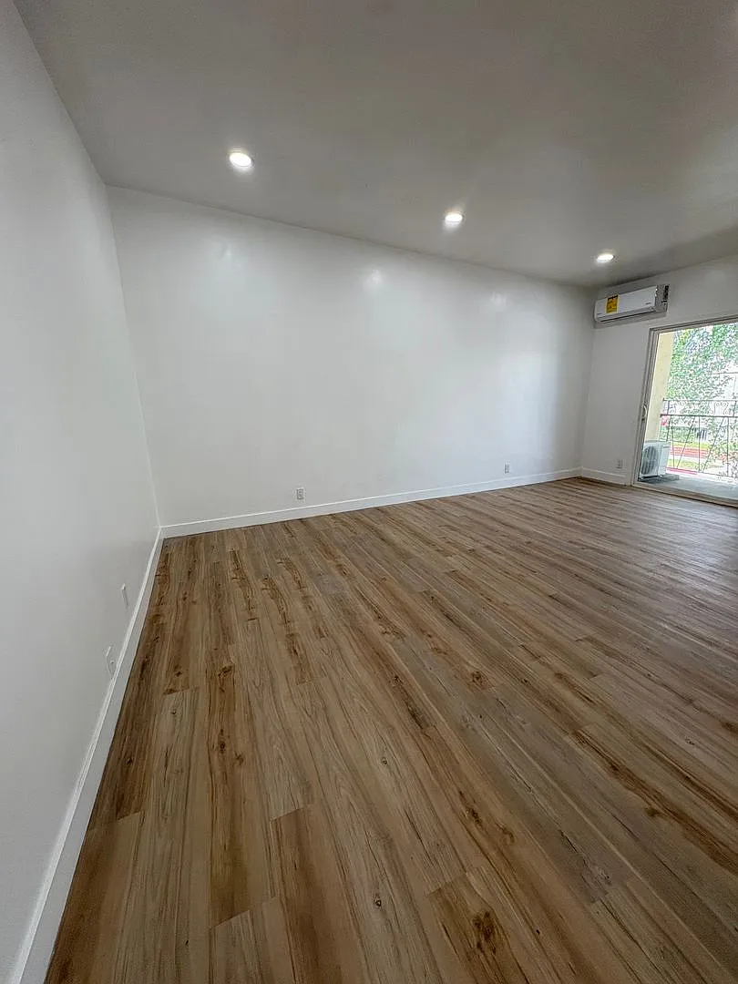 5030 Sepulveda Boulevard — Photo 3