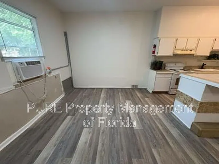 595 NW 100th St #B — Photo 5