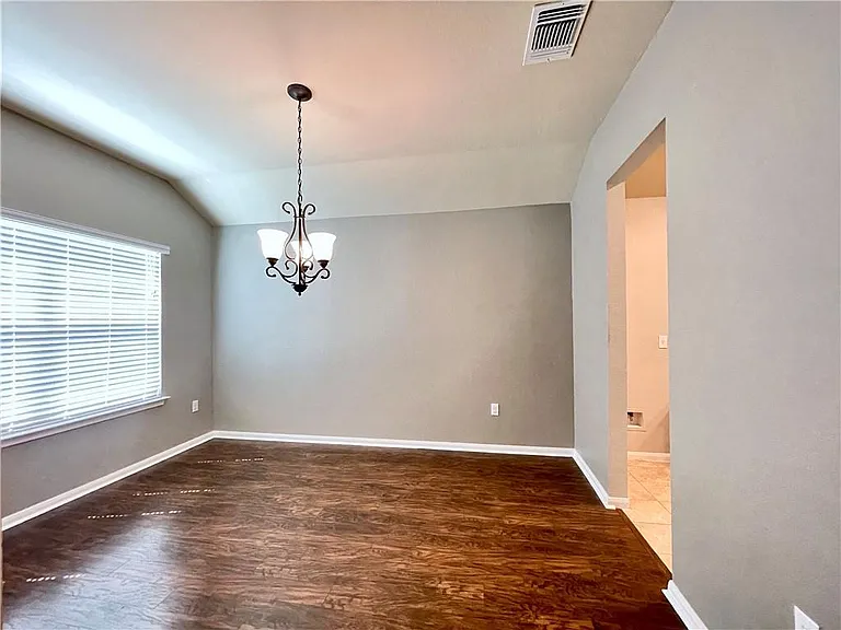 115 Leona River Trl — Photo 4