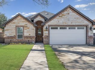 1004 S Sargent St, Fort Worth, TX 76105