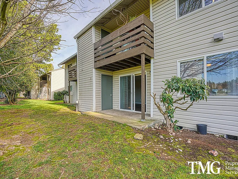 Kings Meadow Apartments — Photo 11