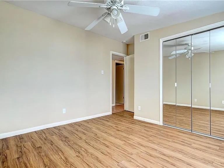 2408 Longview St #208 — Photo 9