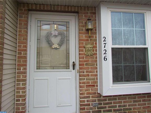 3rd image of 2726 Victoria Ln