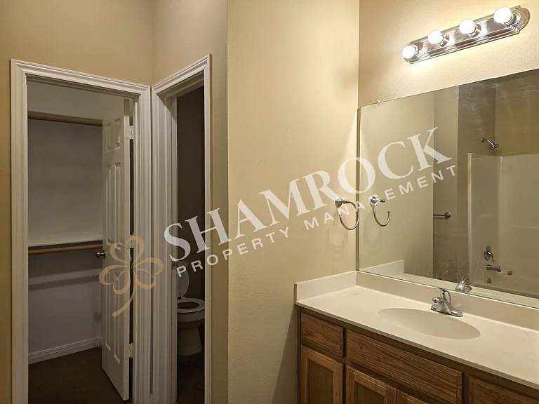 2109D Columbus Ave — Photo 7